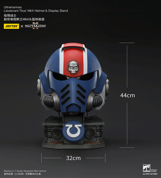 Casco MkX y soporte de exhibición del teniente Titus de los Ultramarines